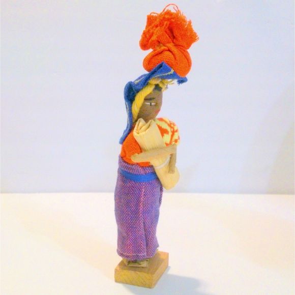 Vintage Hand Made Guatemalan Souvenir Doll - Picture 4 of 5